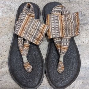 2/$10 Sanuk Bwn/Gray/Cream Yoga Sandal